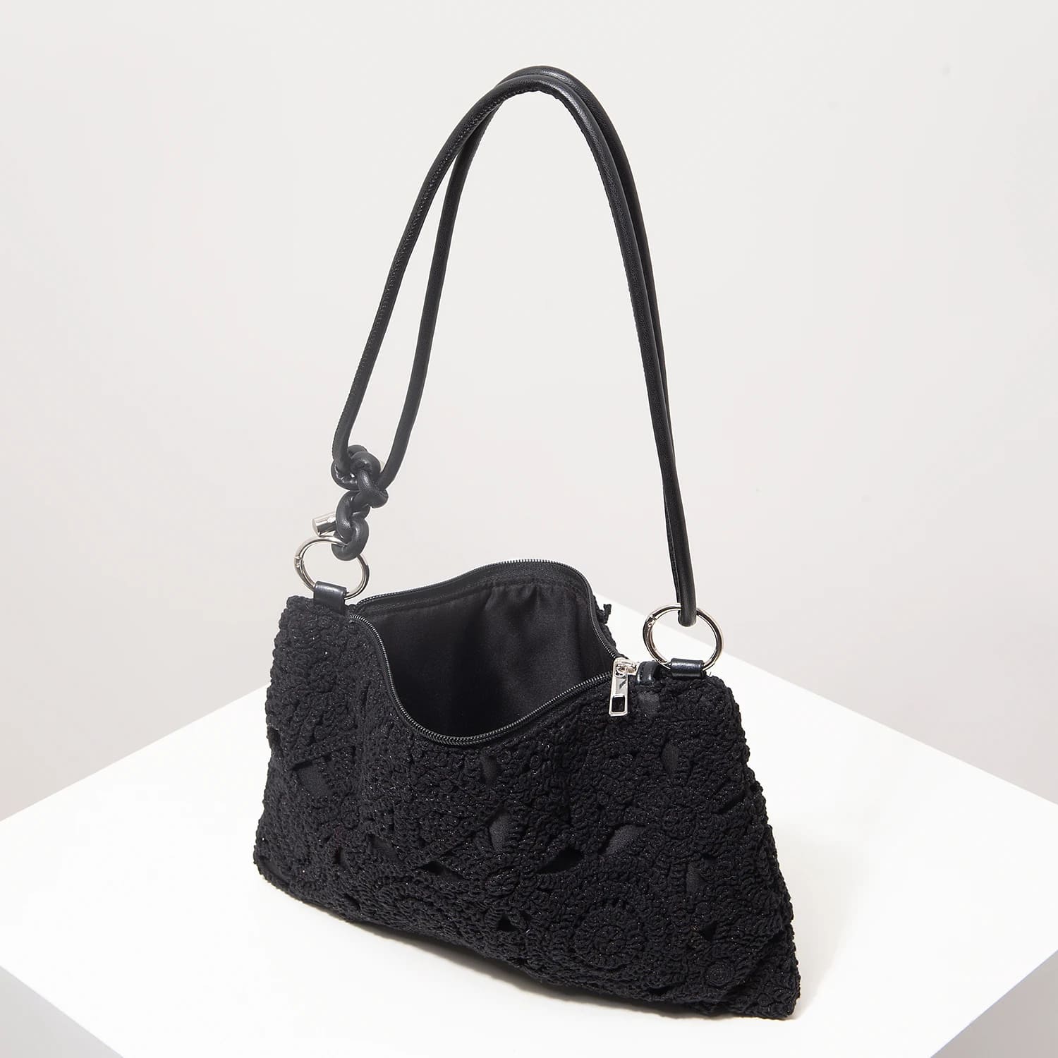 bolsa-de-croche-preta-el-nido-04