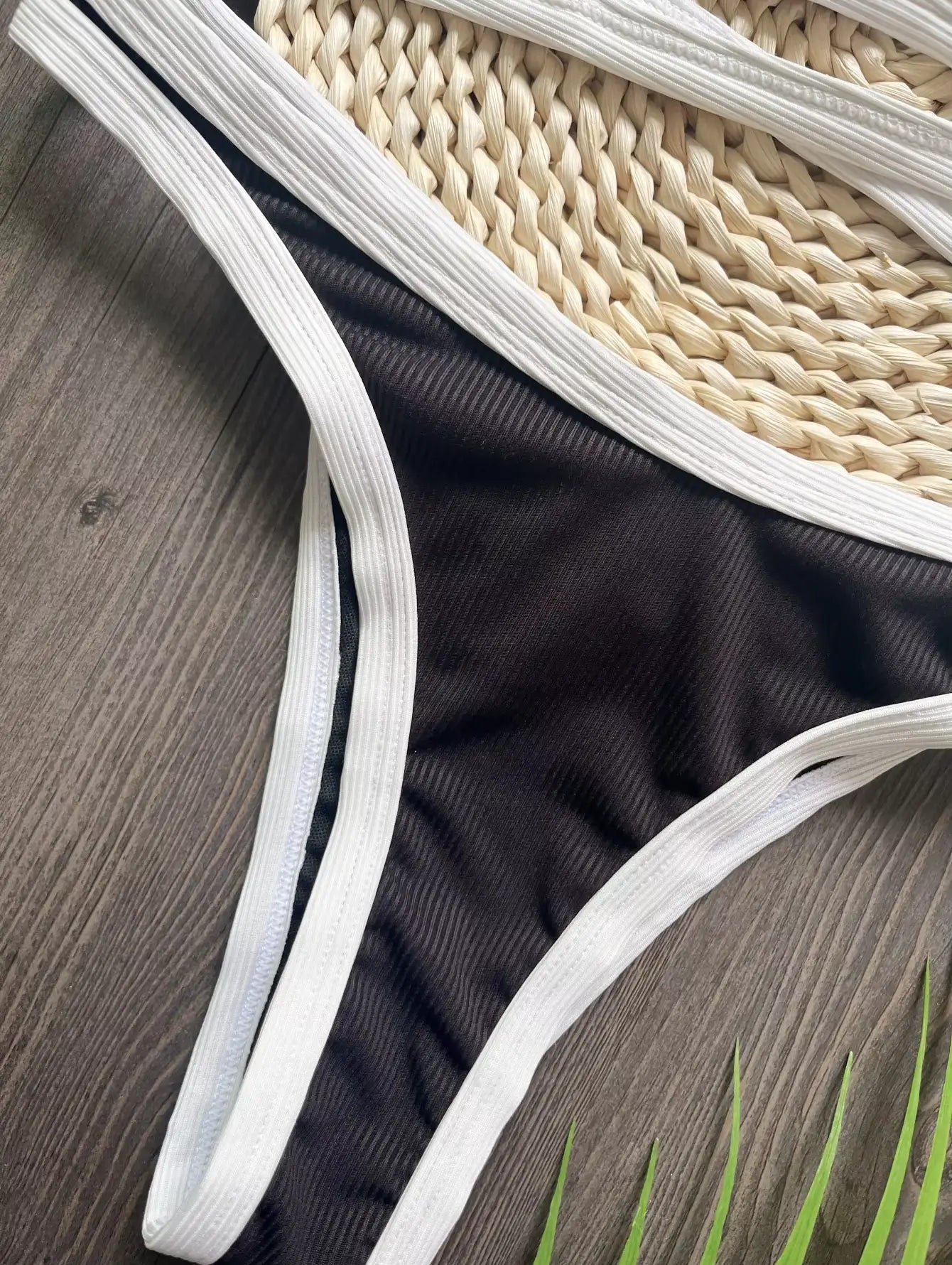Biquíni-Cortininha-Preto-e-Branco-Maya-05