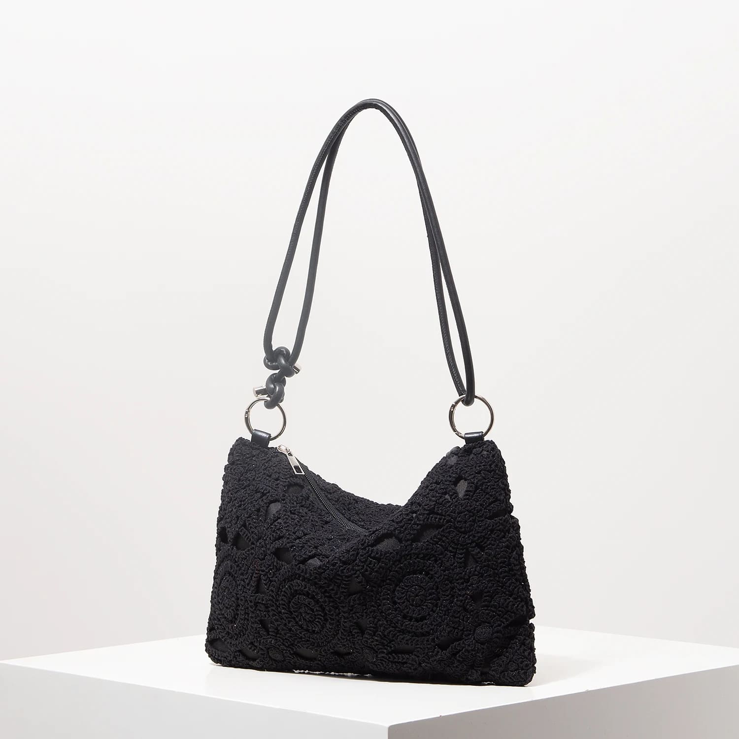 bolsa-de-croche-preta-el-nido-03