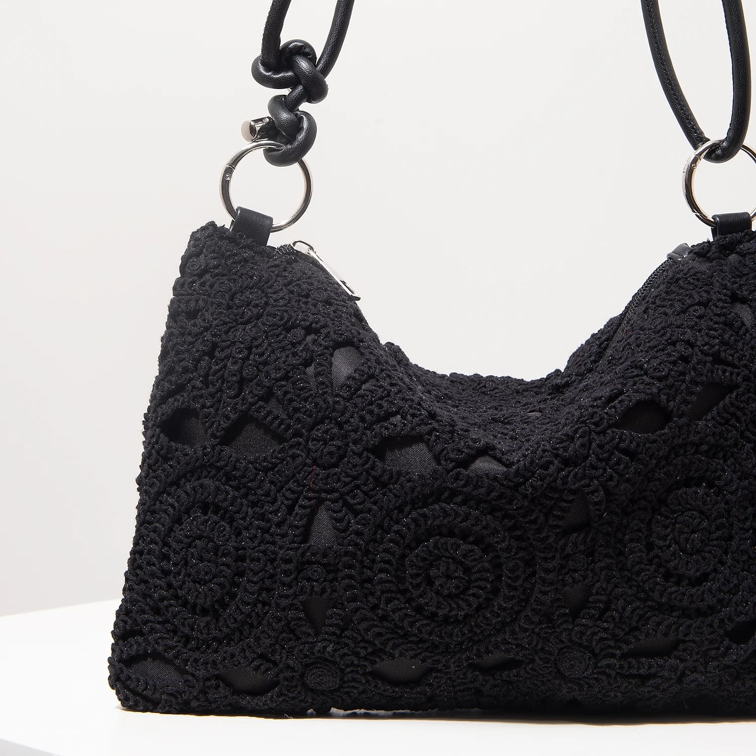bolsa-de-croche-preta-el-nido-02